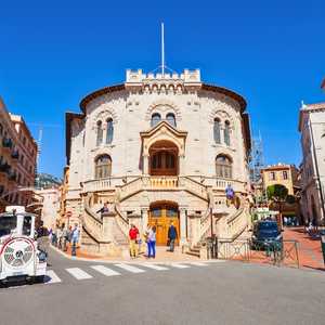 Visitez Monaco depuis un bus panoramique Hop-On Hop-Off – Explorez monuments et attractions en 2026 Montez dans le bus à toit ouvert à Monaco, Monaco – Découvrez monuments, attractions et lieux secrets avec un tour hop-on hop-off en 2026