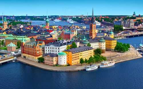 Bus Hop-On Hop-Off de Stockholm Bus touristique à ciel ouvert dans Gamla Stan à Stockholm